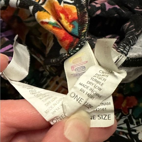 LuLaRoe Set of 3 - Wonens One Size Legging - geometric designs 41B2 - Picture 4 of 5